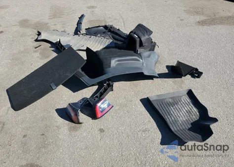 2023 Tesla Model Y z USA, uszkodzony, nr VIN 7SAYGAEE5PF689816